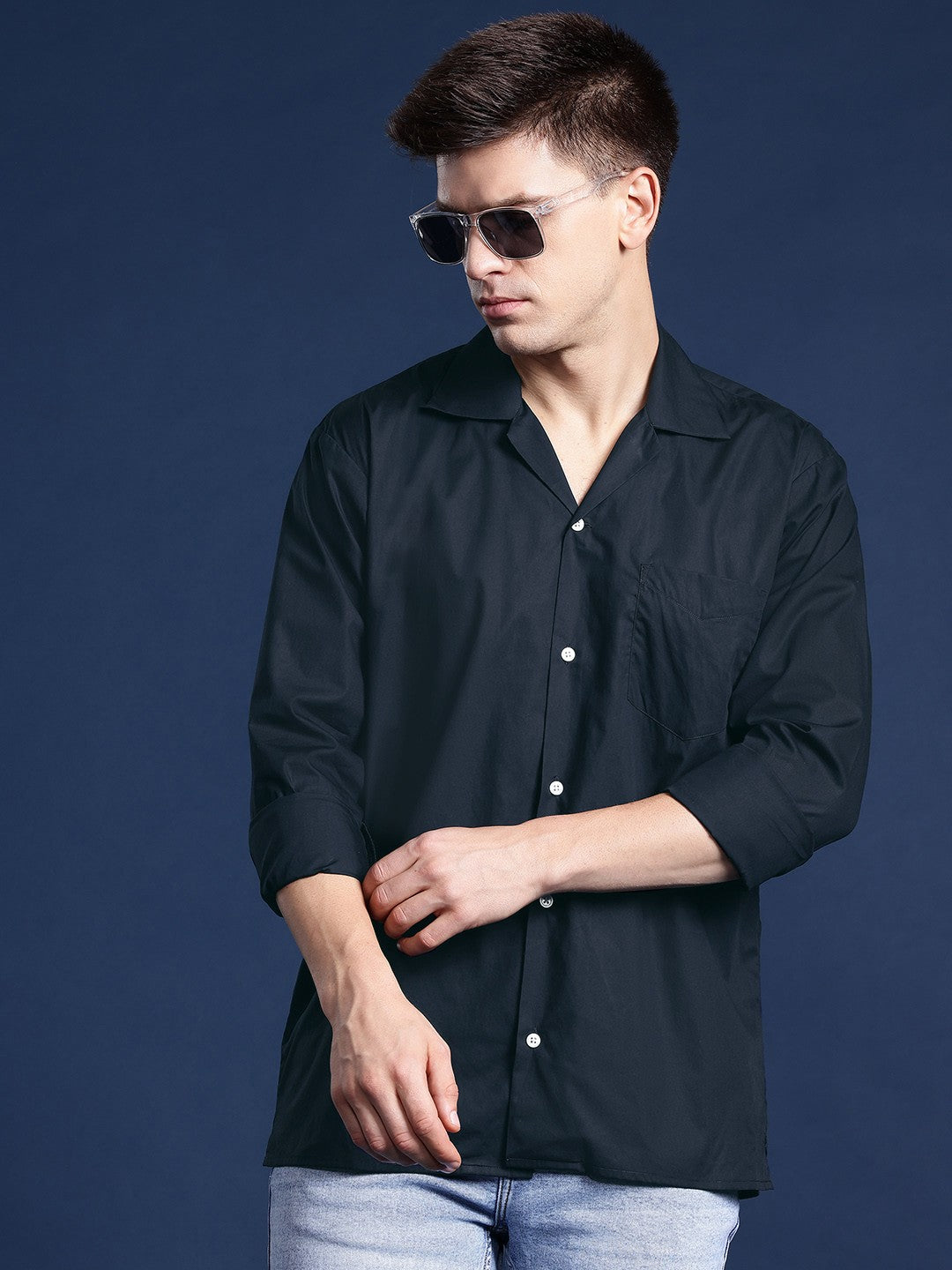 Men Navy blue Solid Pure Cotton Relaxed Fit Casual Shirt