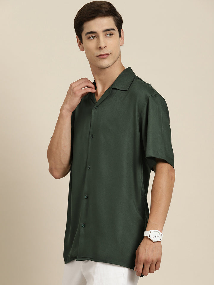 Men Green Solid Viscose Rayon Relaxed Fit Casual Resort Shirt