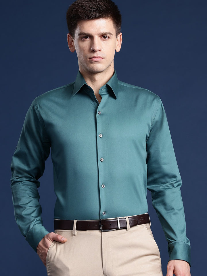 Men Turquoise Solid Cotton Elastane Blend Slim Fit Formal Shirt