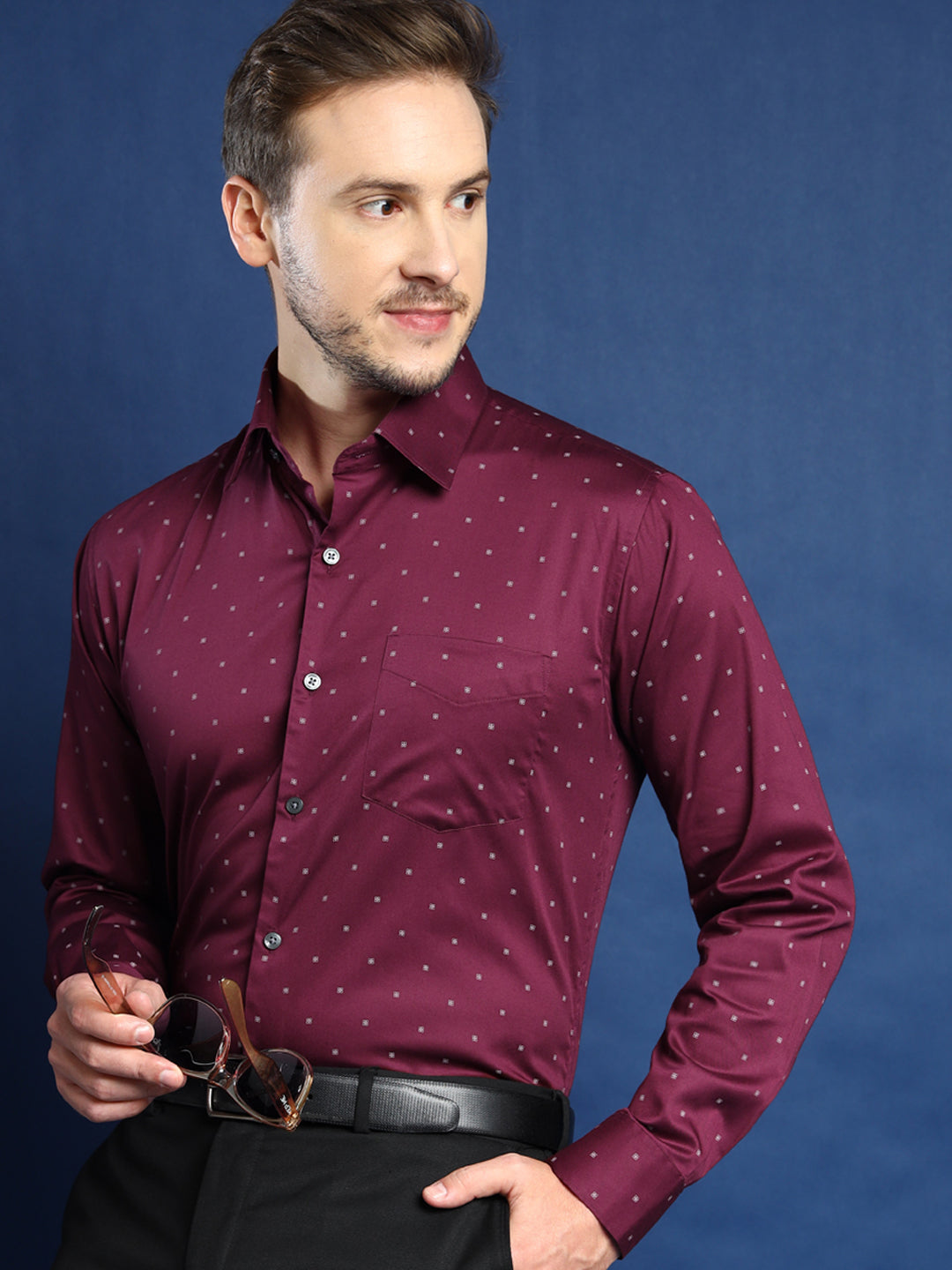 Maroon Shirt With A Tie Men Burgundy Printed Pure Cotton Slim Fit