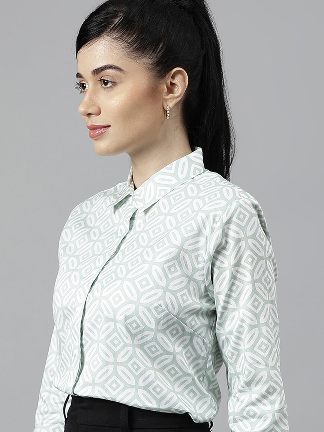 Women Green & White Geometric Pure Cotton Regular Fit Formal Shirt