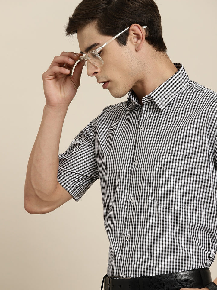 Men Black & White Gingham Check Short Sleeve Slim fit Formal Shirt