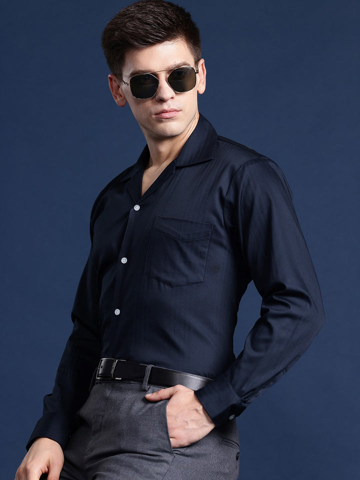 Men Navy blue Solid Cotton elastane Relaxed Fit Formal Shirt
