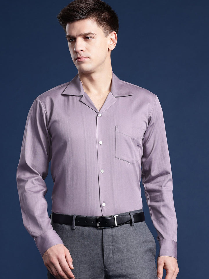 Men Purple Solid Cotton elastane Relaxed Fit Formal Shirt