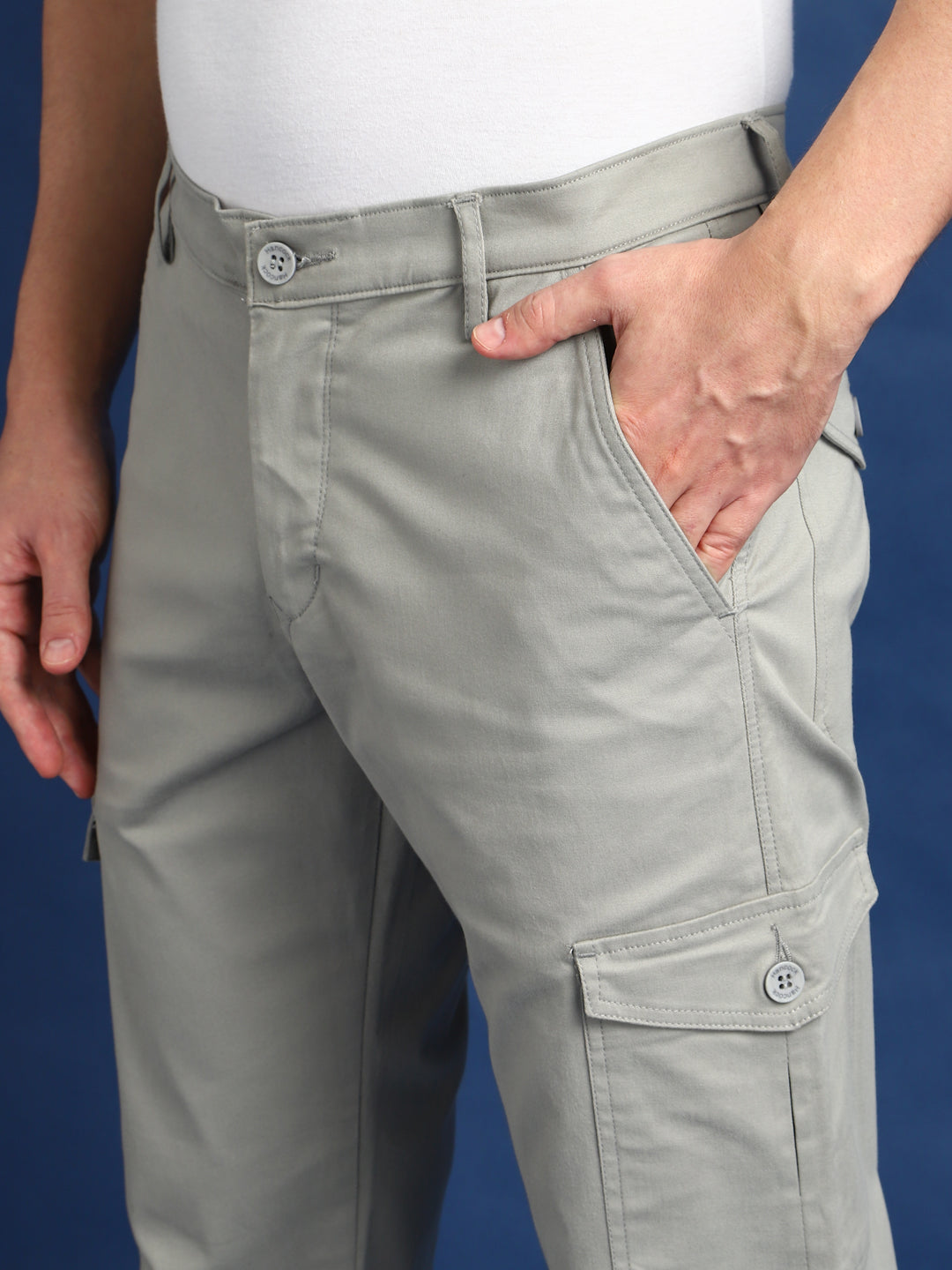 Men Ash Grey Solid Cotton Stretchable Straight Fit Cargo Pant