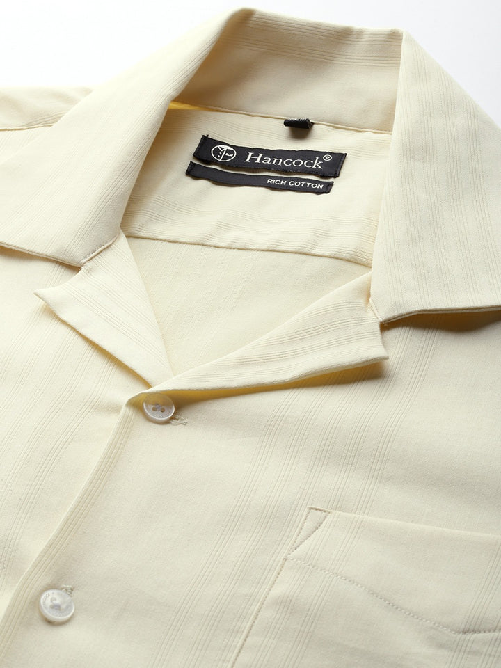 Men Yellow Solid Cotton elastane Relaxed Fit Formal Shirt