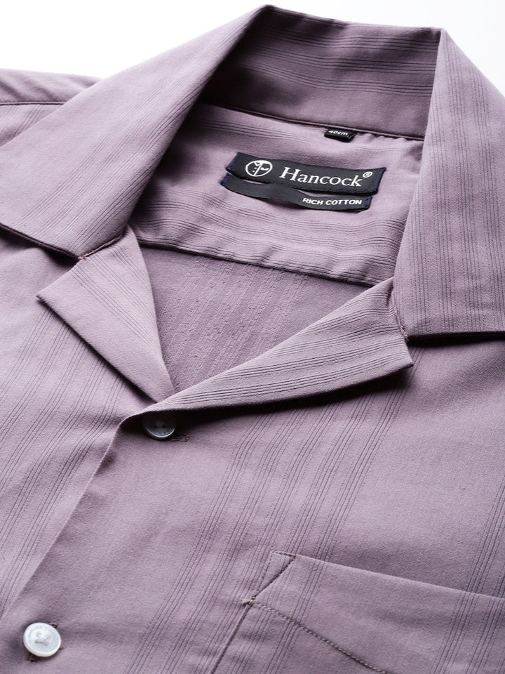 Men Purple Solid Cotton elastane Relaxed Fit Formal Shirt
