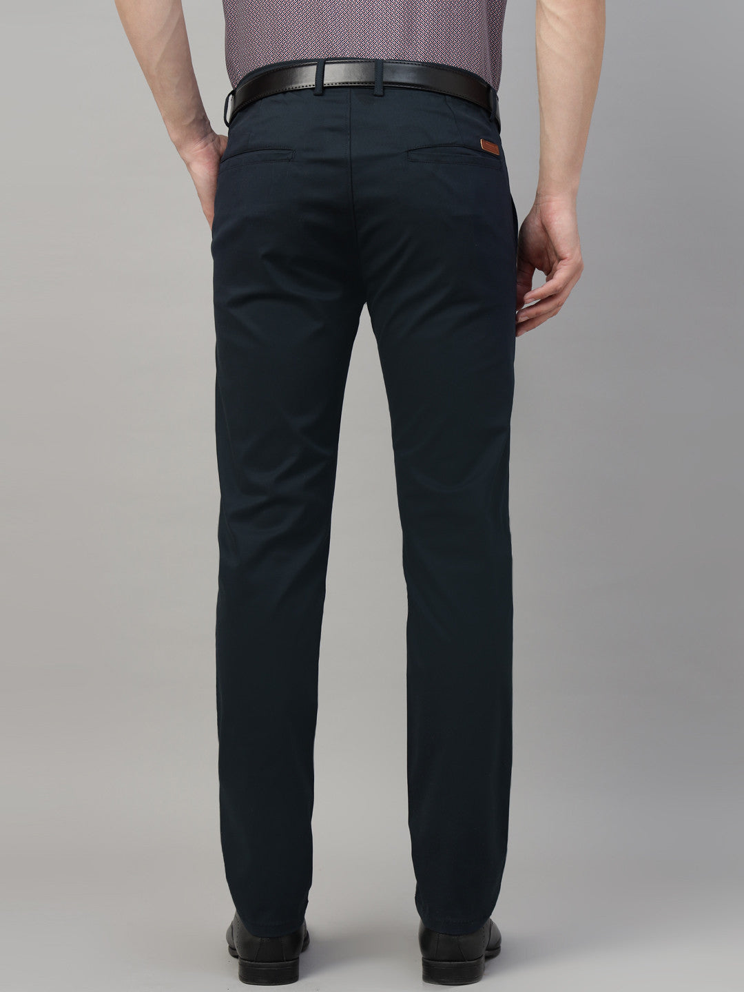 Men Navy Blue Solid Cotton Elastene Slim Fit Formal Trouser