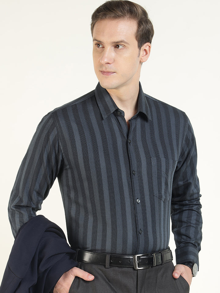 Men Charcoal & Black Solid Pure Cotton Slim Fit Formal Shirt