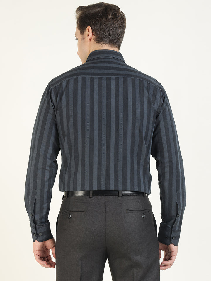 Men Charcoal & Black Solid Pure Cotton Slim Fit Formal Shirt