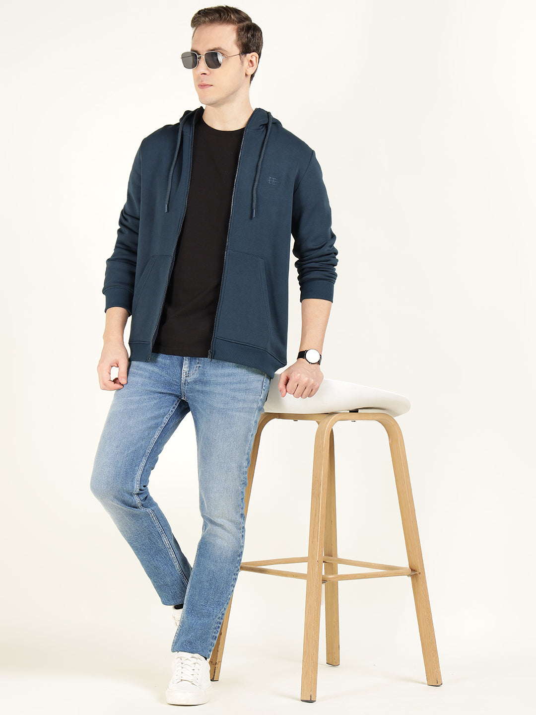 Men Navy Blue Solid Cotton Rich Regular Fit Casual Sweatshirt