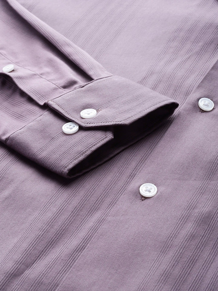 Men Purple Solid Cotton elastane Relaxed Fit Formal Shirt