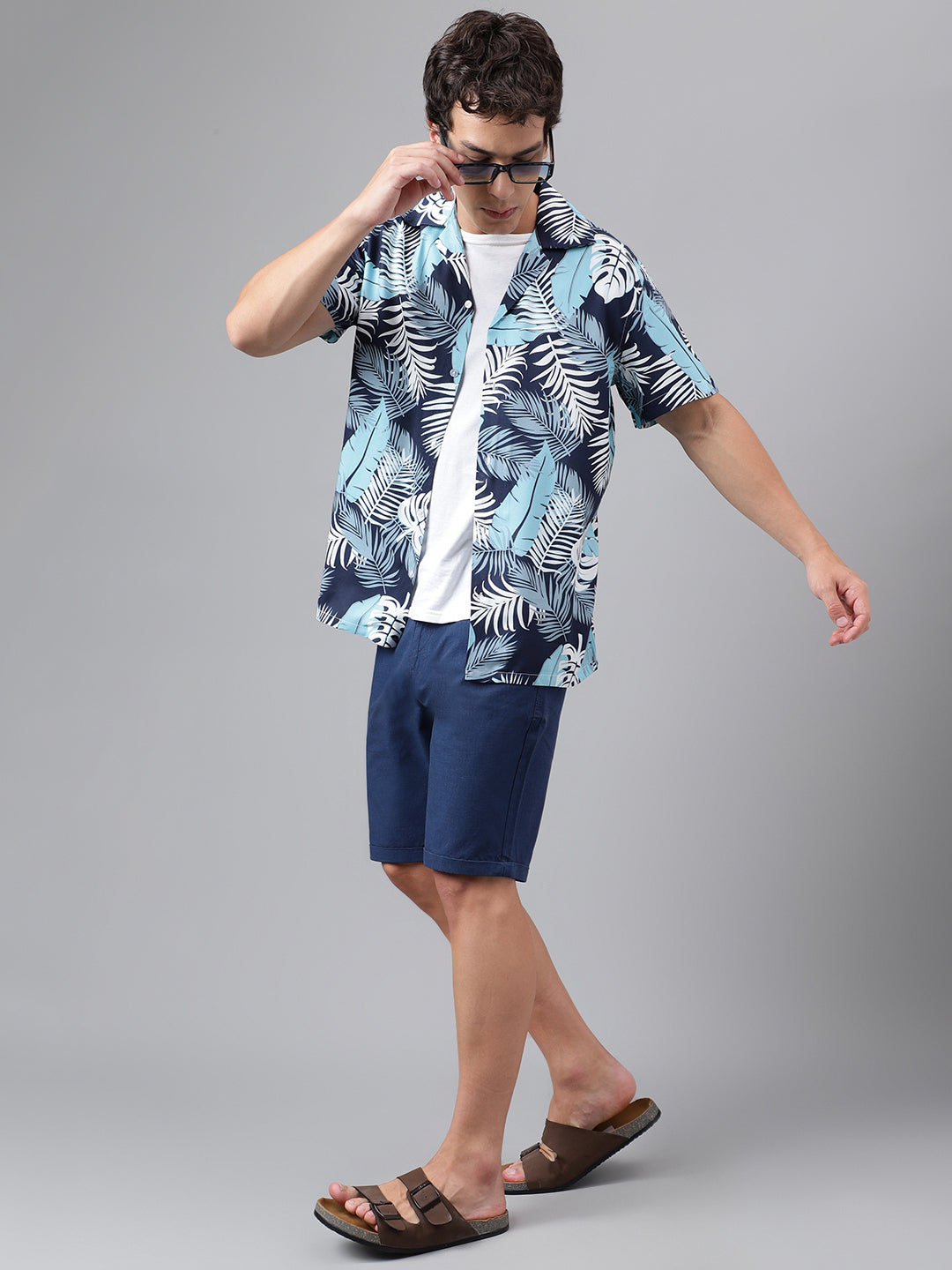 Men White & Blue Floral Printed Viscose Rayon Regular Fit Resort Shirt