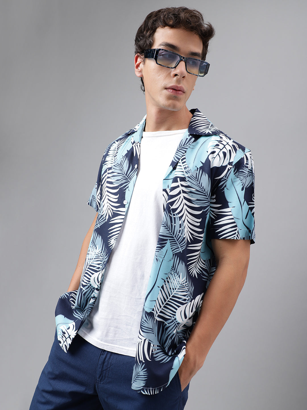 Men White & Blue Floral Printed Viscose Rayon Regular Fit Resort Shirt