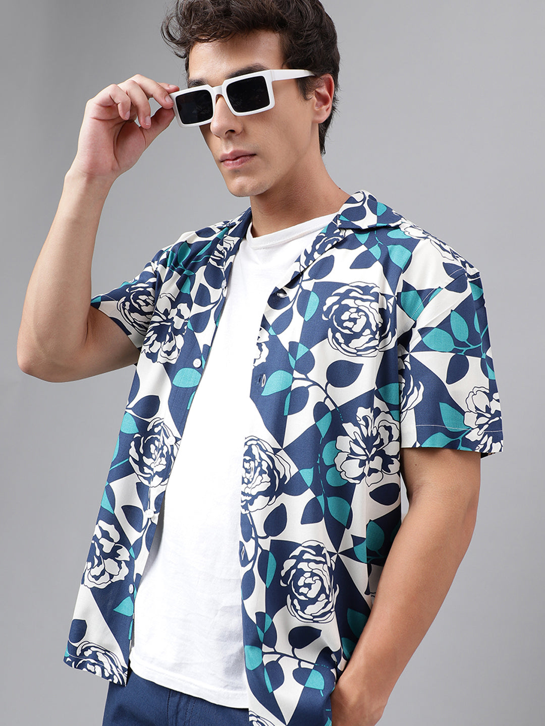 Men White & Navy Blue Floral Printed Viscose Rayon Regular Fit Resort Shirt