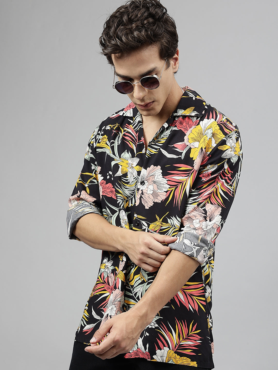 Men Black & Yellow Floral Printed Viscose Rayon Relaxed Fit Casual Resort Shirt