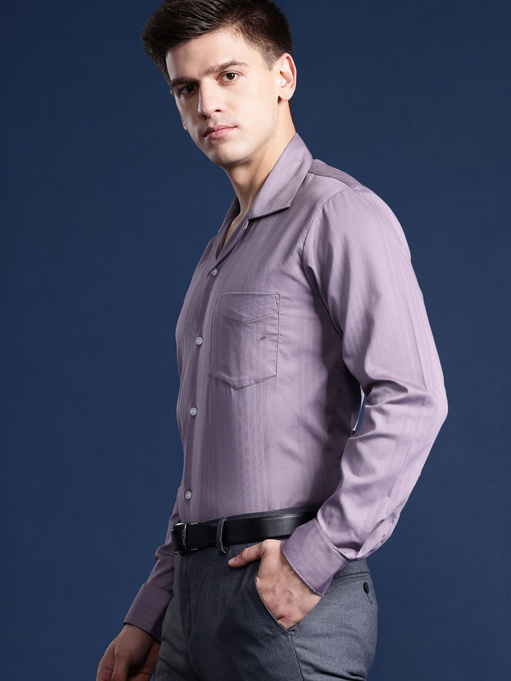 Men Purple Solid Cotton elastane Relaxed Fit Formal Shirt