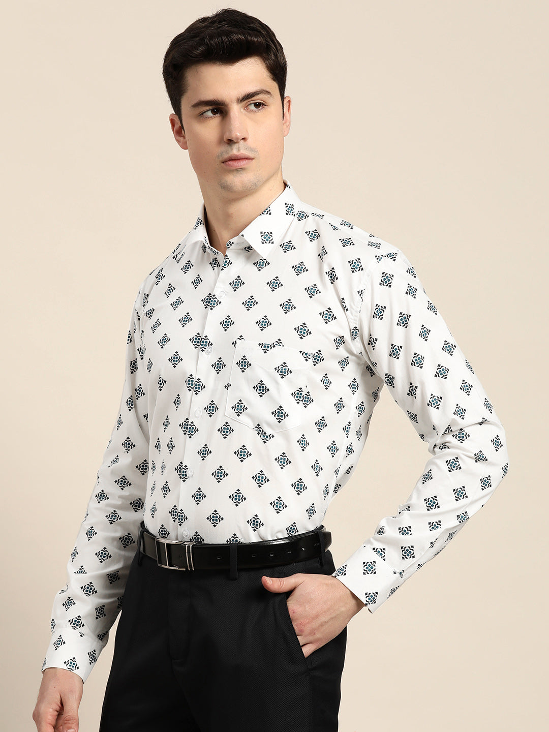 Men White & Black Print Pure Cotton Slim fit Party Shirt