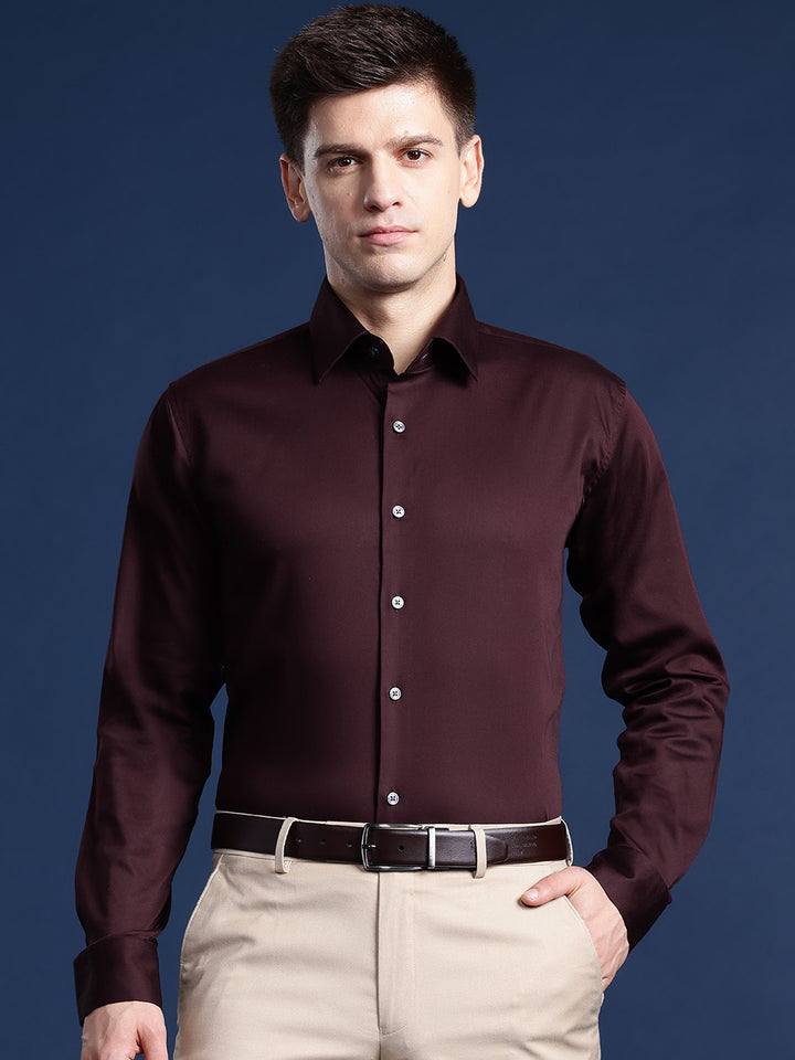 Men Burgundy Solid Cotton Elastane Blend Slim Fit Formal Shirt