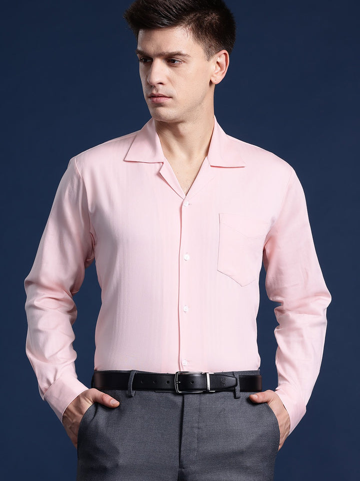 Men Peach Solid Cotton elastane Relaxed Fit Formal Shirt