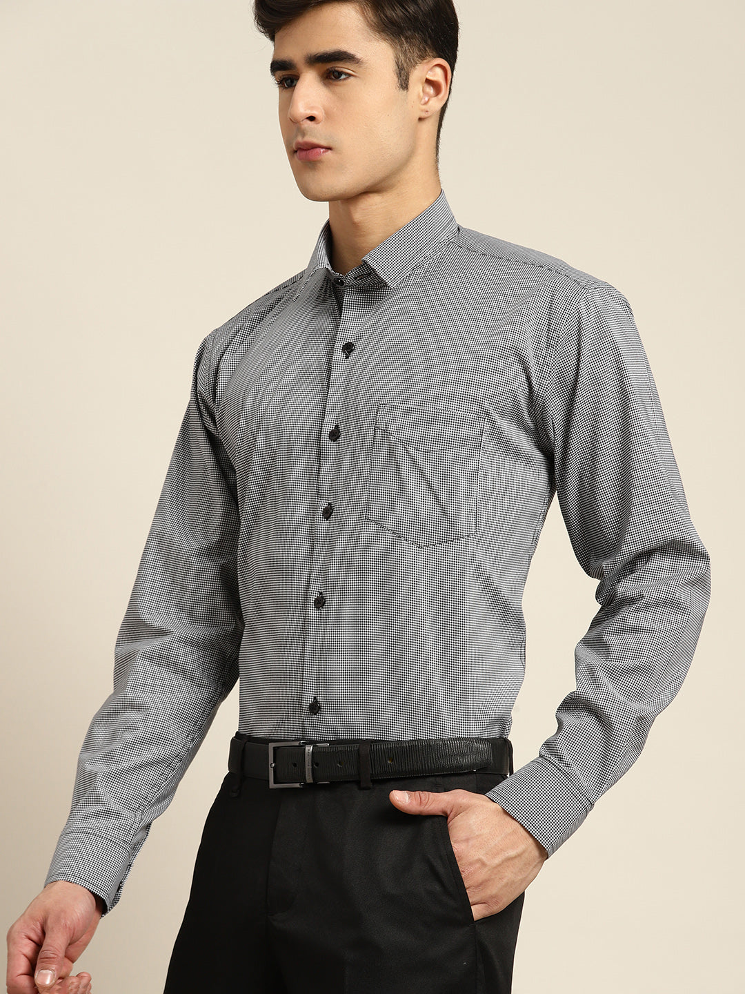 Men Black & White Checks Pure Cotton Slim fit Formal Shirt