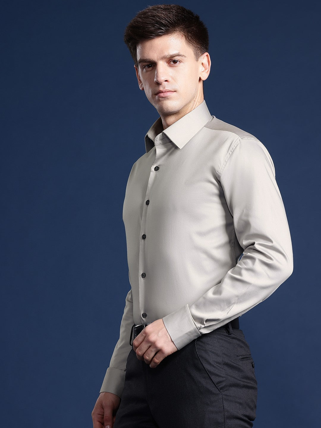 Men Grey Solid Cotton Elastane Blend Slim Fit Formal Shirt