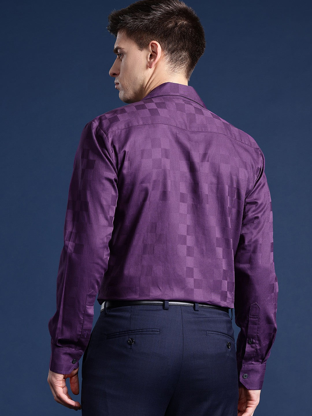 Men Burgundy Solid Pure Cotton Relaxed Fit Casual Shirt