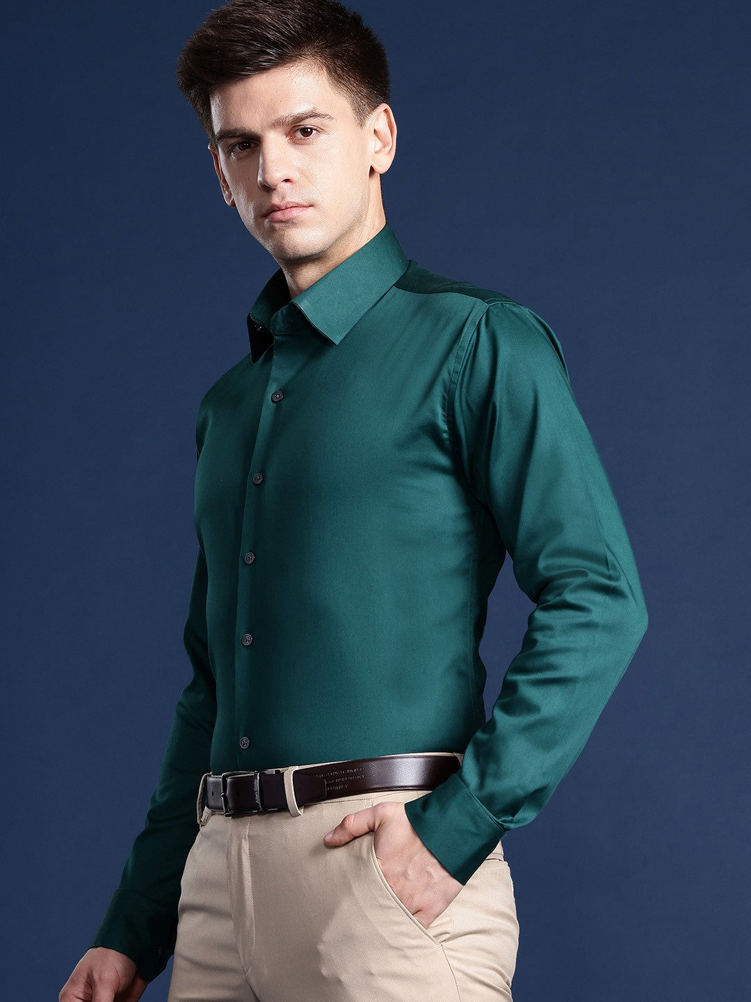 Men Dark Green Solid Cotton Elastane Blend Slim Fit Formal Shirt