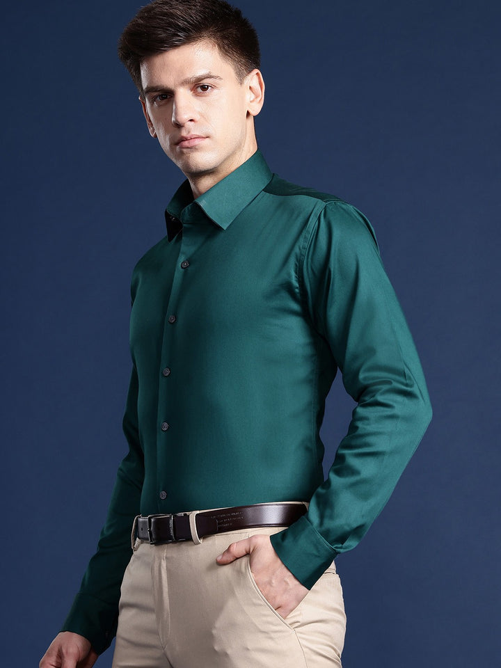 Men Dark Green Solid Cotton Elastane Blend Slim Fit Formal Shirt