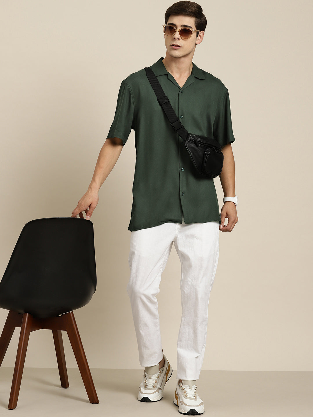 Men Green Solid Viscose Rayon Relaxed Fit Casual Resort Shirt