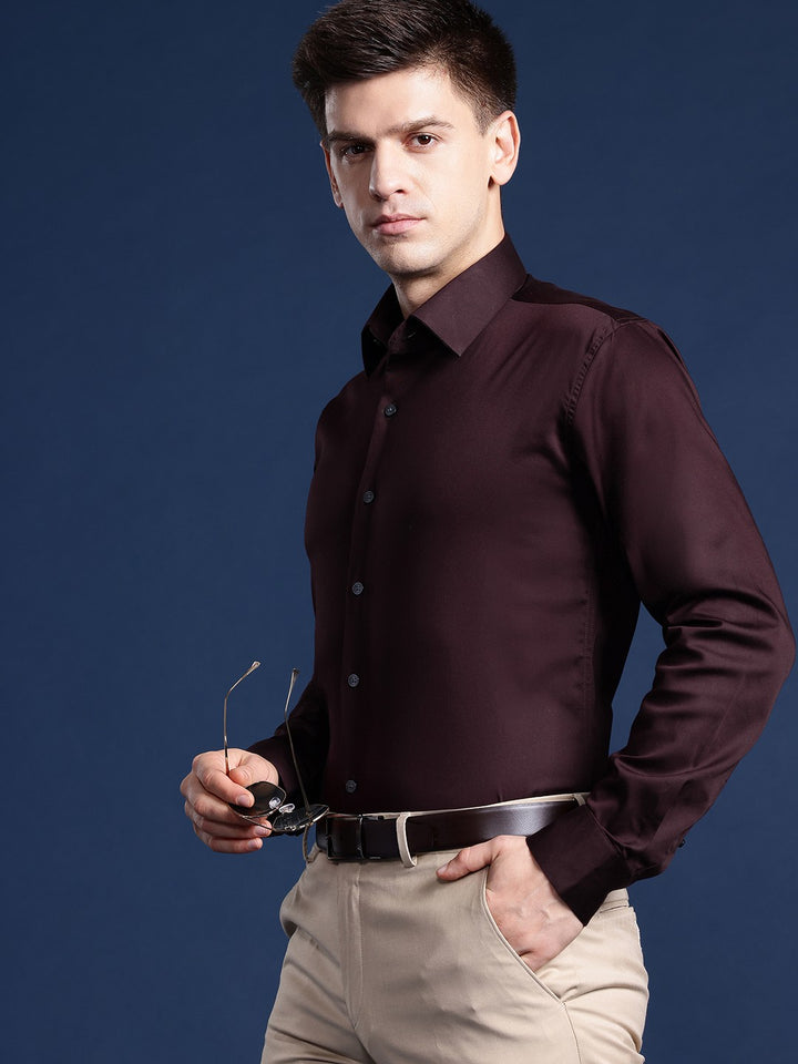 Men Burgundy Solid Cotton Elastane Blend Slim Fit Formal Shirt