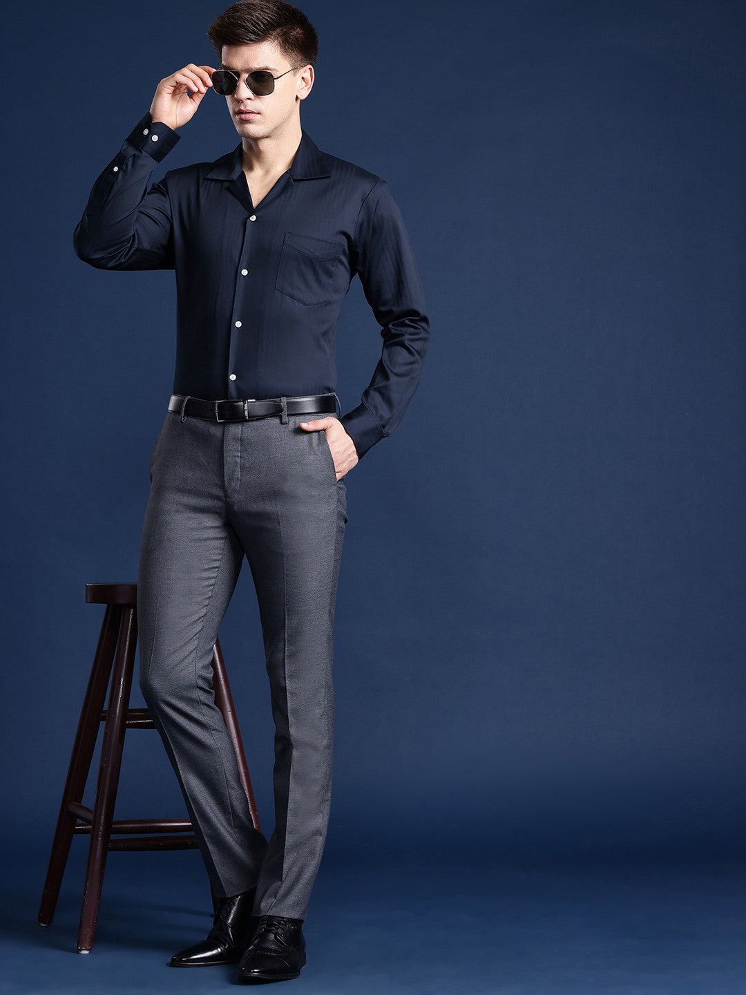 Men Navy blue Solid Cotton elastane Relaxed Fit Formal Shirt