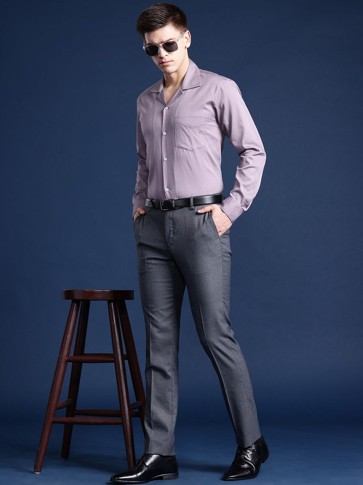 Men Purple Solid Cotton elastane Relaxed Fit Formal Shirt
