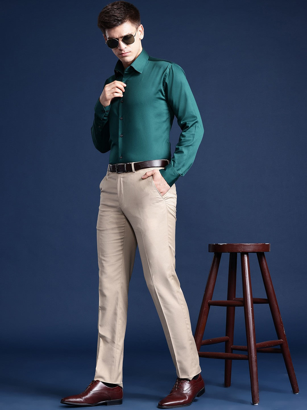 Men Dark Green Solid Cotton Elastane Blend Slim Fit Formal Shirt