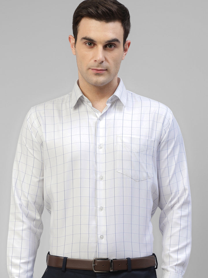 Men White & Blue Windowpane Checked Wrinkle Resistant Slim Fit Formal Shirt
