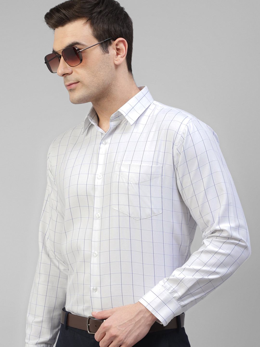 Men White & Blue Windowpane Checked Wrinkle Resistant Slim Fit Formal Shirt