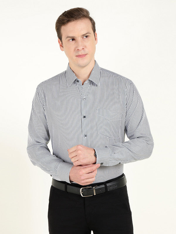 Men White & Black PinStriped Wrinkle Ressistant Slim Fit Pure Cotton Formal Shirt