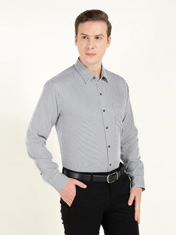 Men White & Black PinStriped Wrinkle Ressistant Slim Fit Pure Cotton Formal Shirt