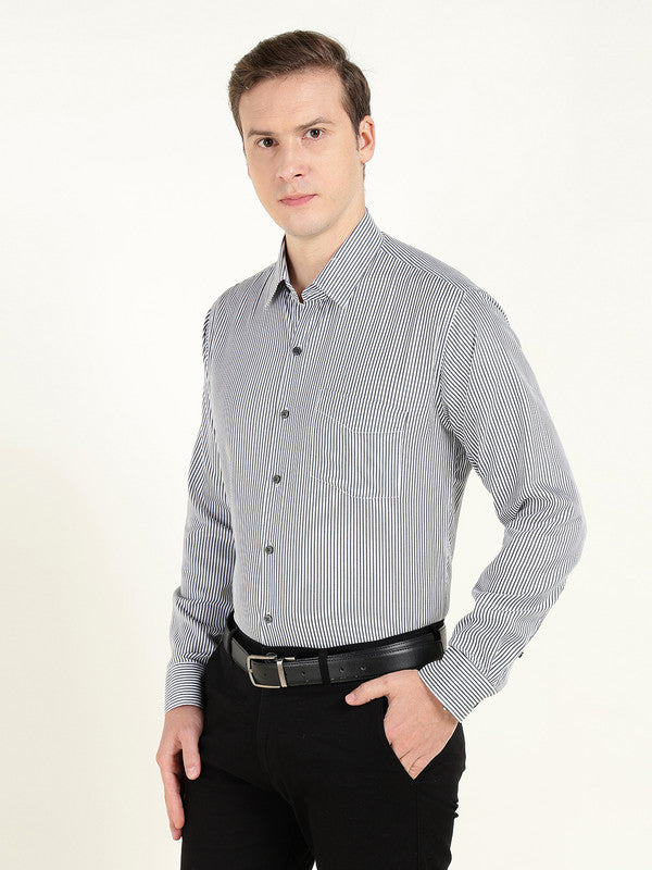 Men White & Black PinStriped Wrinkle Ressistant Slim Fit Pure Cotton Formal Shirt