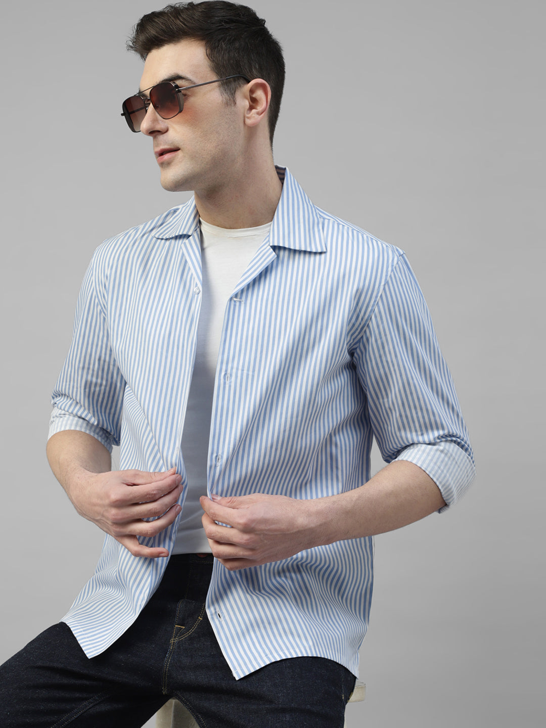 Men White & Blue Candy Striped Pure Cotton Relaxed Fit Casual Shirt