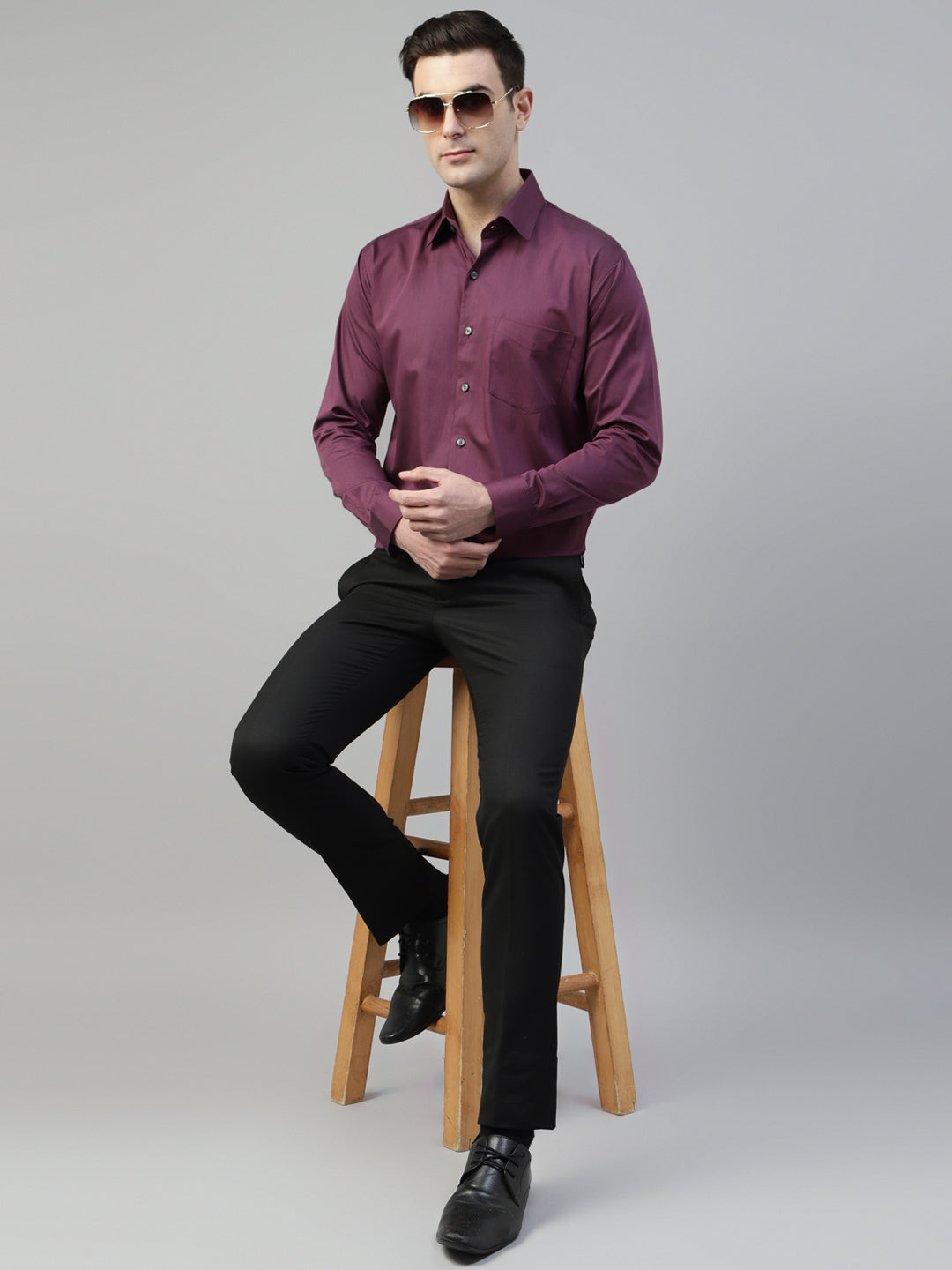 Men Burgundy Self Design Pure Cotton Wrinkle Resistant Slim Fit Formal Shirt