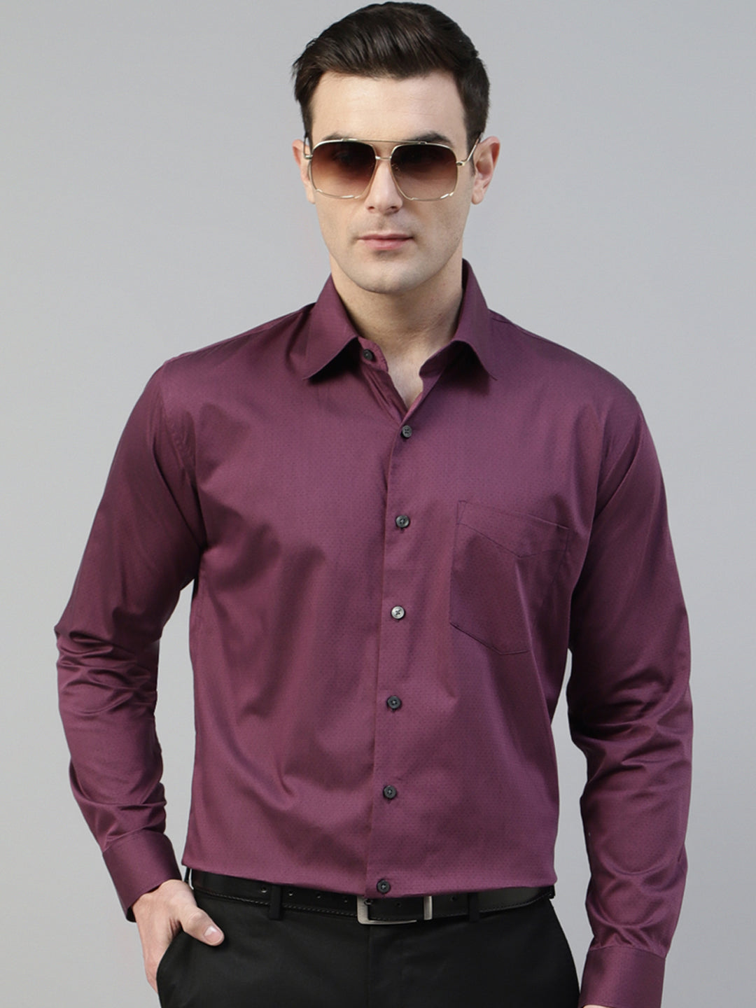 Men Burgundy Self Design Pure Cotton Wrinkle Resistant Slim Fit Formal Shirt