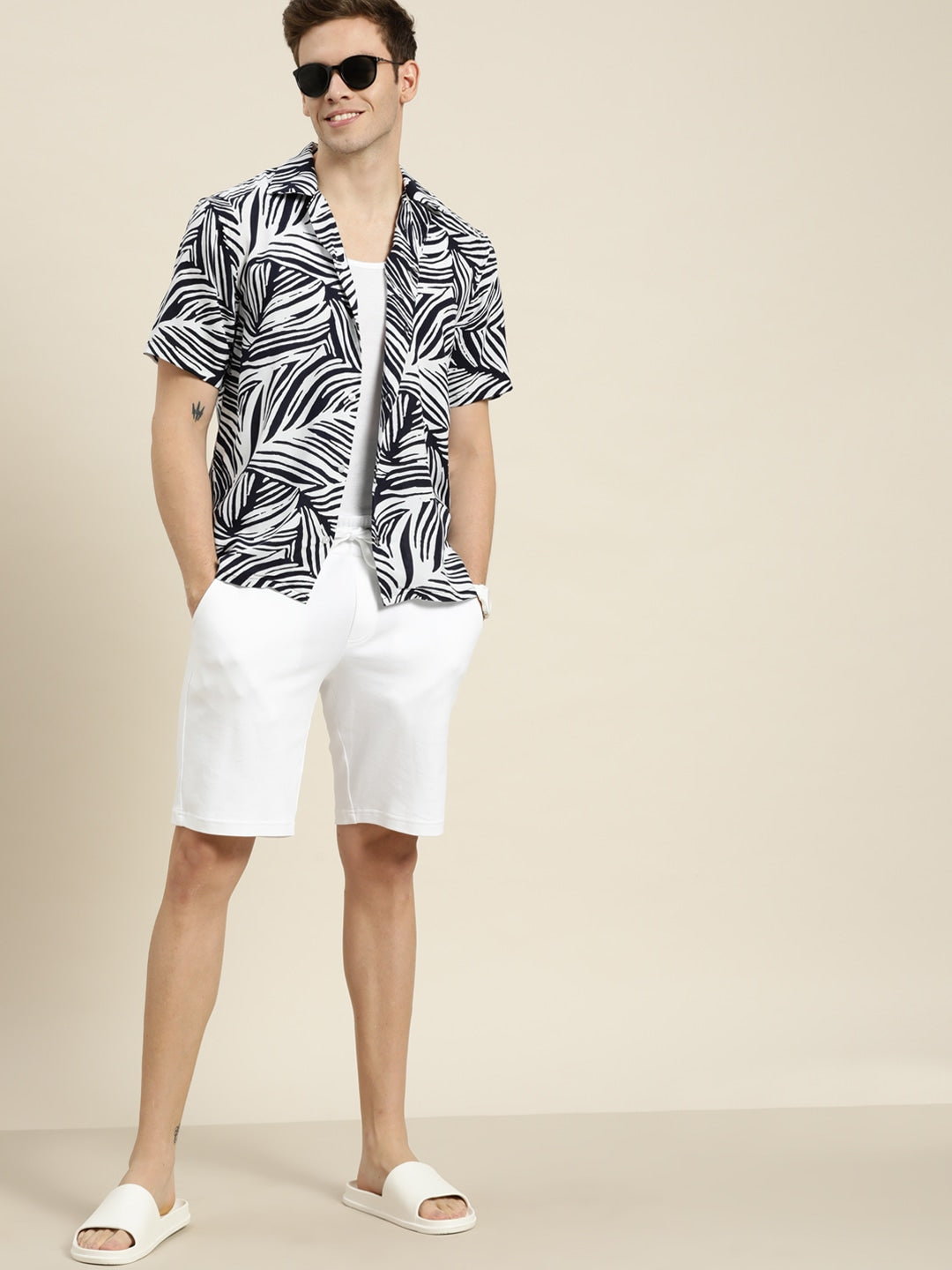 Men Navy-White Prints Viscose Rayon Relaxed Fit Casual Resort Shirt
