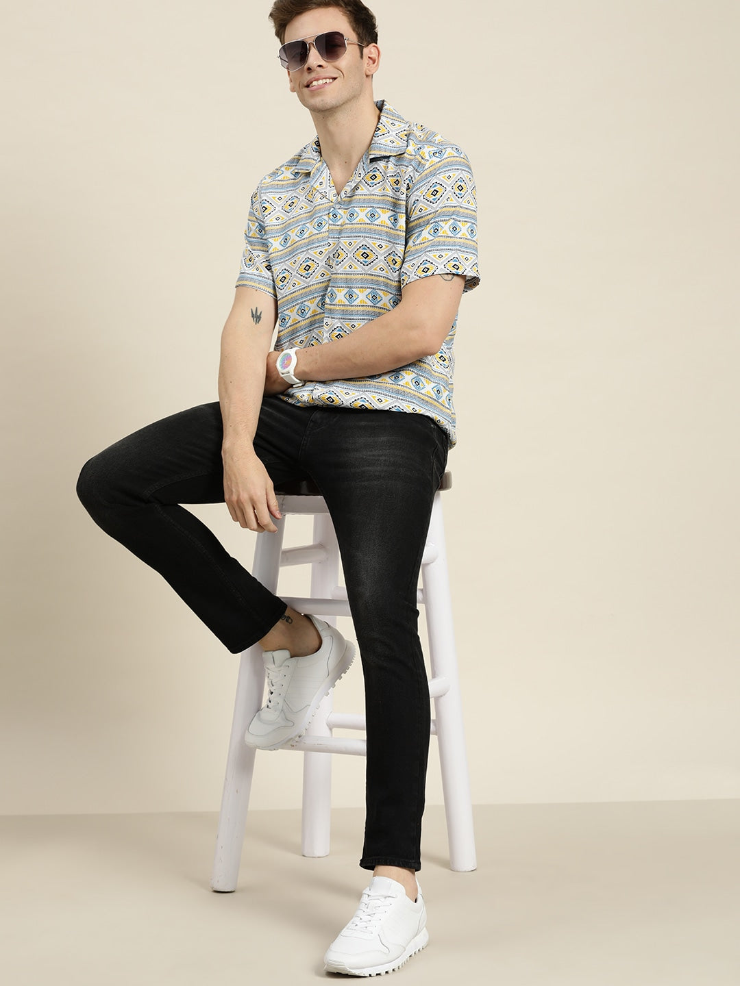 Men White-Blue Prints Viscose Rayon Relaxed Fit Casual Resort Shirt
