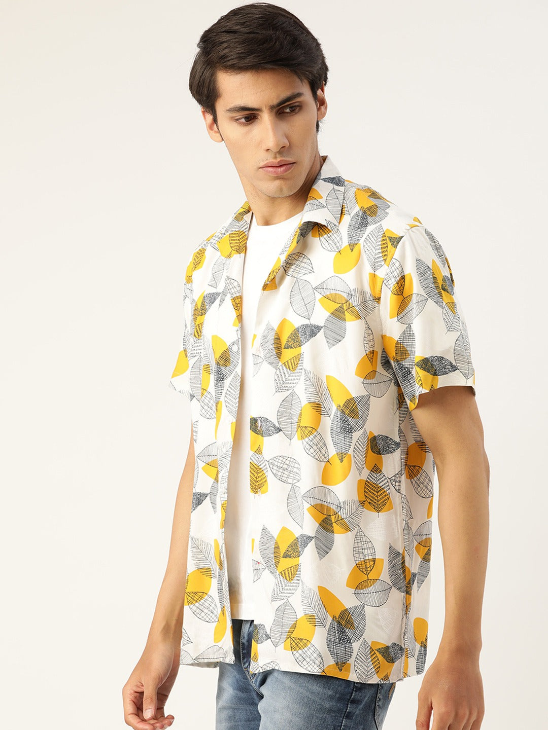 Men White & Yellow Printed Viscose Rayon Relaxed Fit Casual Resort Shirt