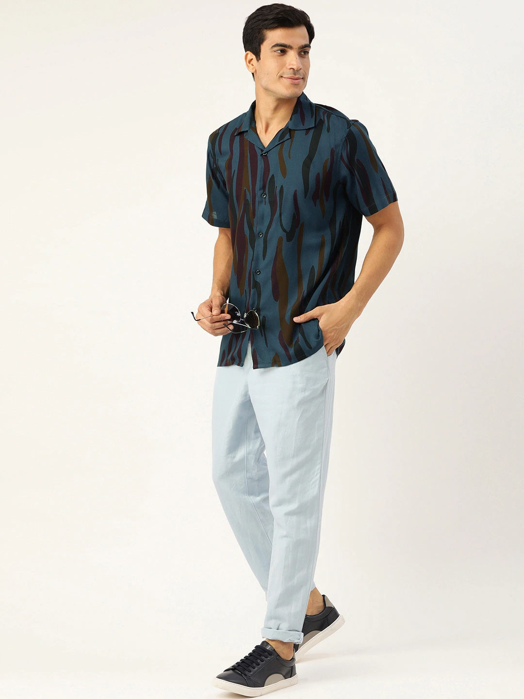 Men Tblue & Black Prints Viscose Rayon Relaxed Fit Casual Resort Shirt