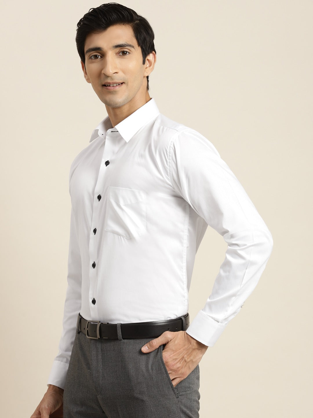 Men White Solid Black Buttons Pure Cotton Slim Fit Formal Shirt