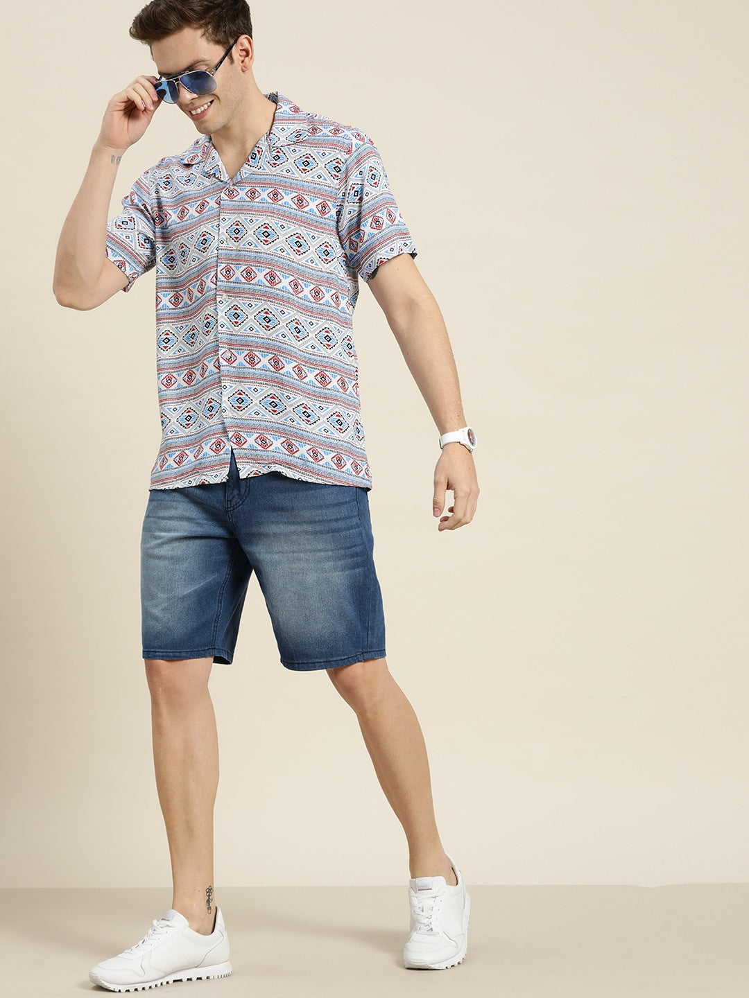 Men White-Red Prints Viscose Rayon Relaxed Fit Casual Resort Shirt