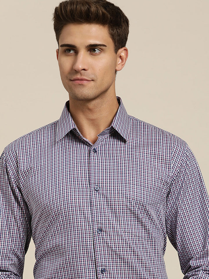 Men Navy & White Checks Pure Cotton Slim Fit Formal Shirt