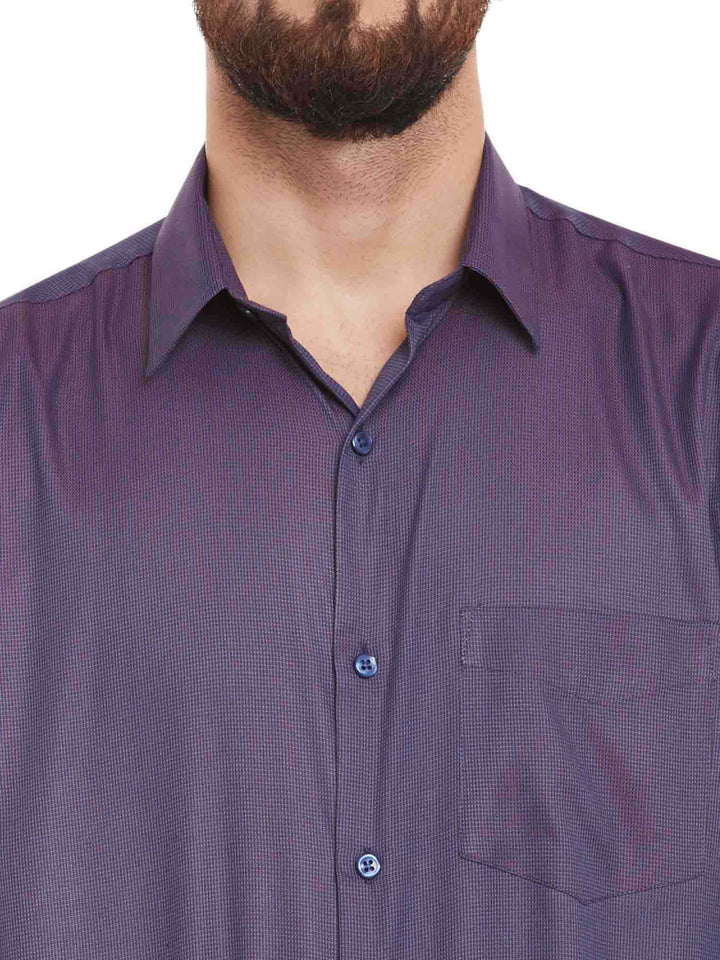 Men Navy and Red Solid Slim Fit Formal Shirt